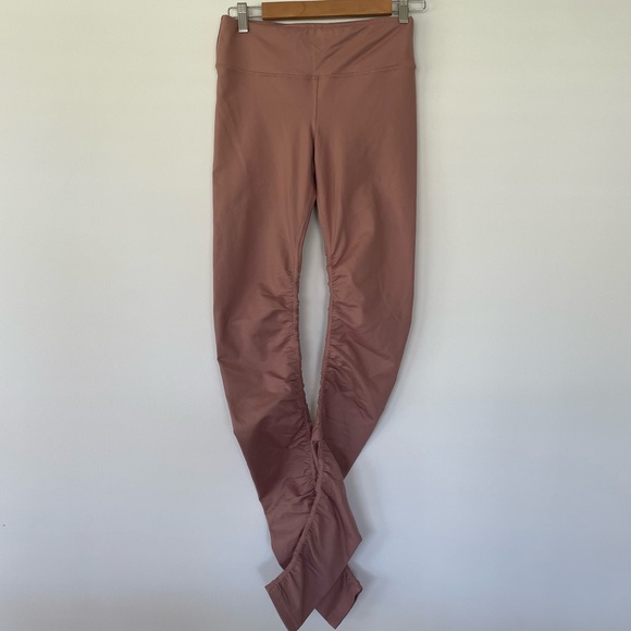 Alo Yoga Head Over Heels Leggings Pink Tan Size Sml - Picture 4 of 5
